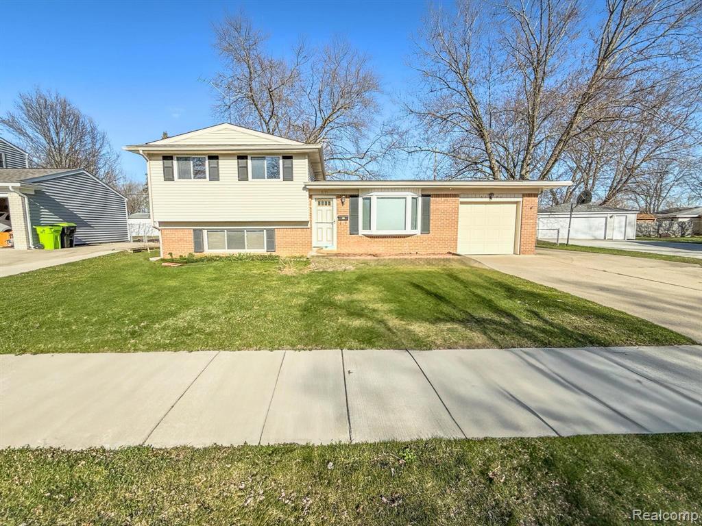 5171 OAKVIEW Drive, Swartz Creek, MI 48473 — front exterior