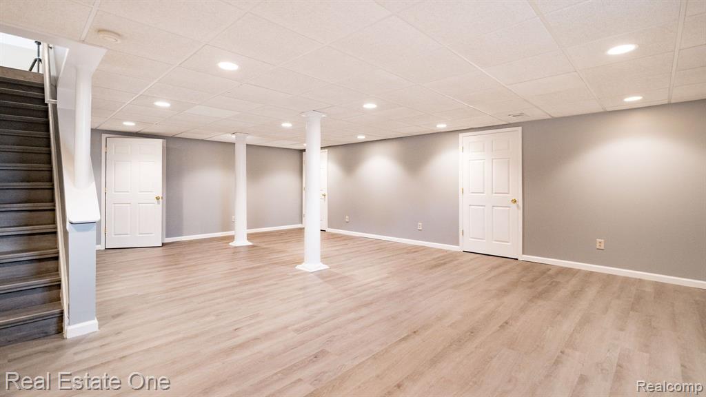 4458 HYCLIFFE Drive, Troy, MI 48098 — Photo 32