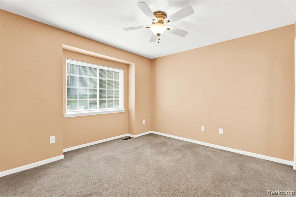 5379 Twin Oaks Drive, Sterling Heights, MI 48314 — Photo 28