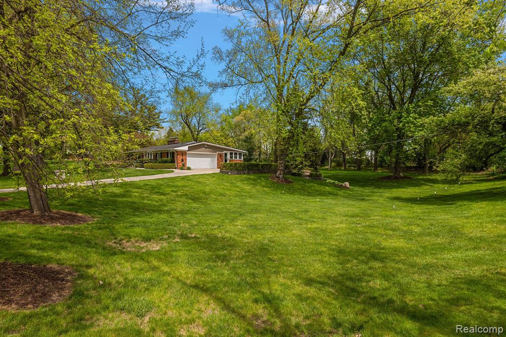 6491 HILLS Drive, Bloomfield Hills, MI 48301 — Photo 45