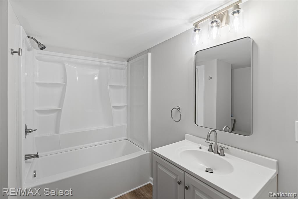 708 Wilberforce Drive, Flint, MI 48503 — Photo 26