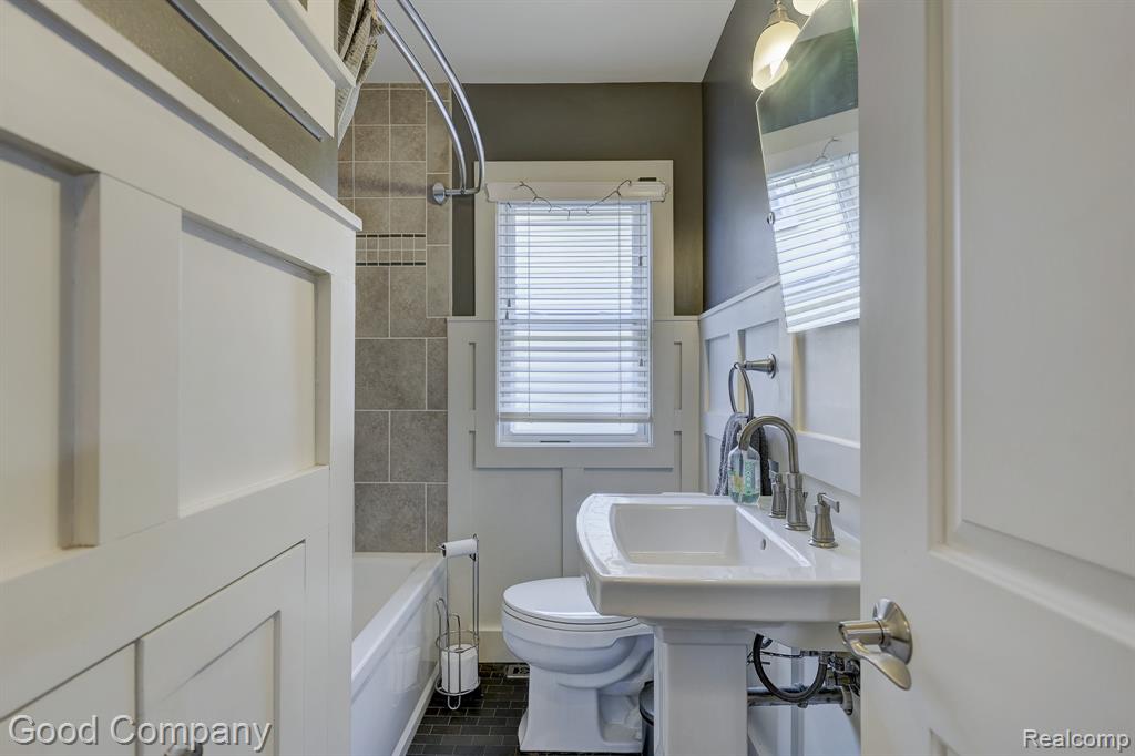 924 Marywood Drive, Royal Oak, MI 48067 — Photo 17