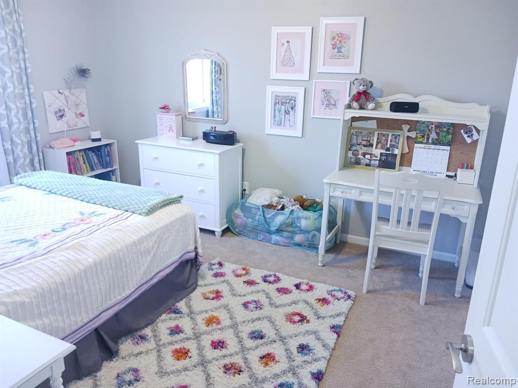 644 MILL POINTE Drive, Milford, MI 48381 — Photo 33
