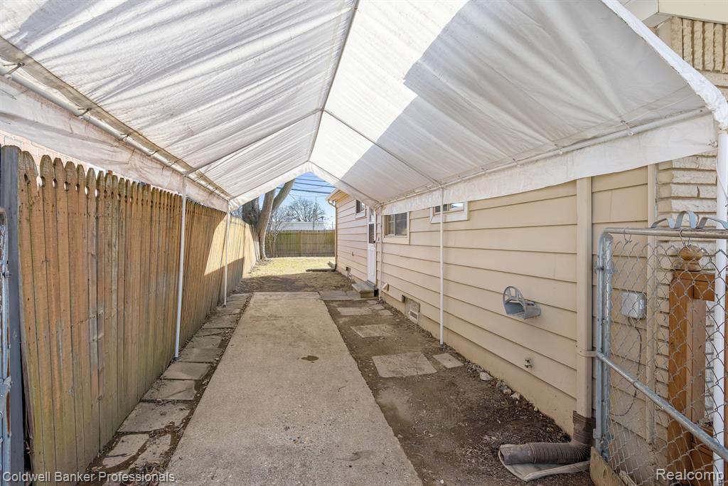 921 MACE Avenue, Madison Heights, MI 48071 — Photo 26