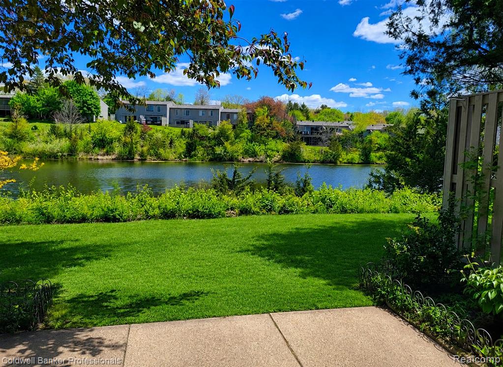 740 Peninsula Court - Photo 2