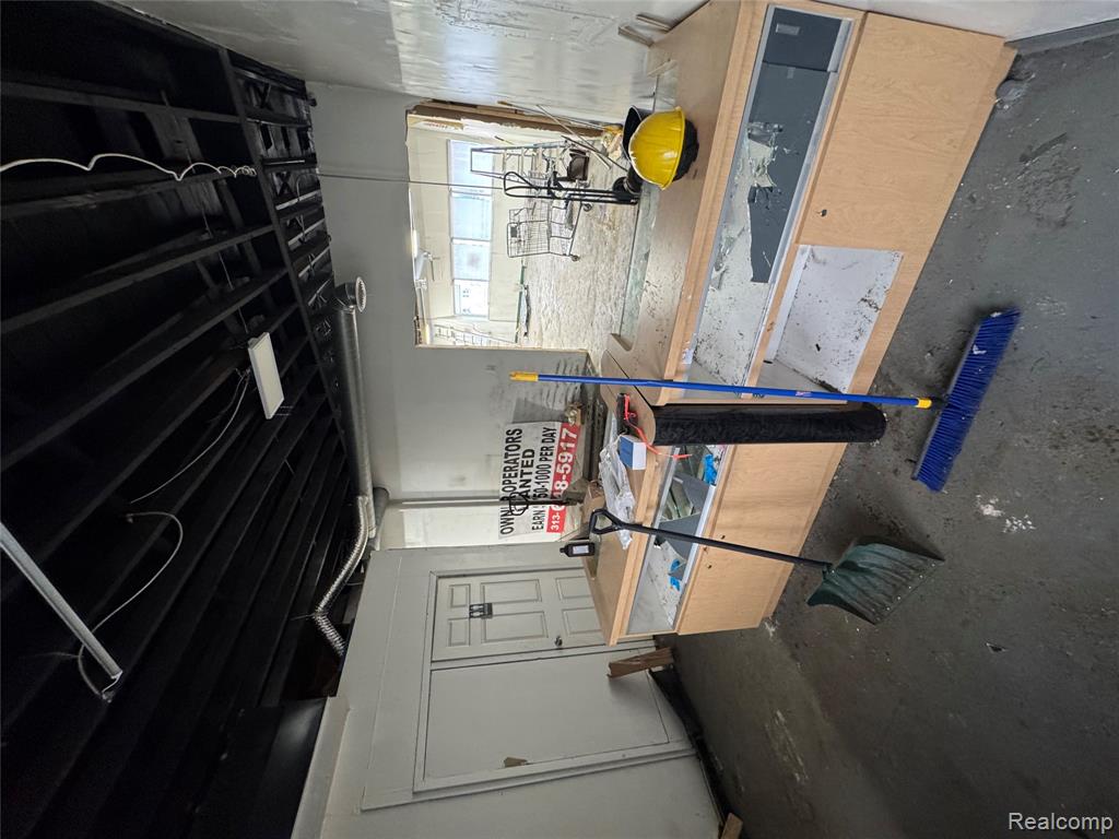 8626 Michigan Avenue, Dearborn, MI, 48210