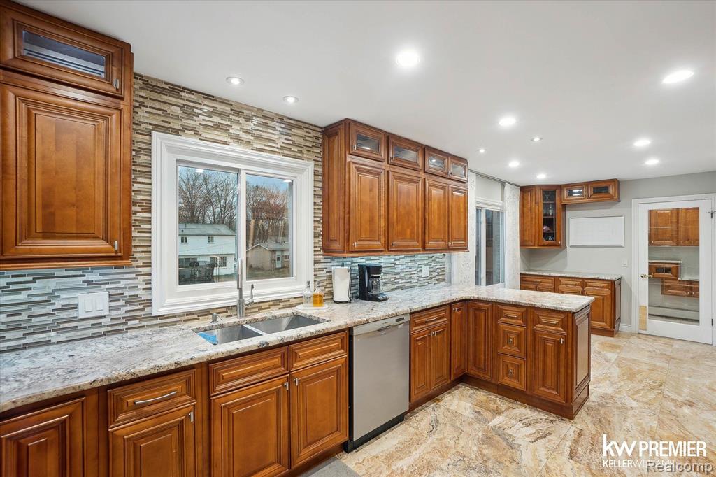5584 Pembury Lane, West Bloomfield, MI — Photo 6