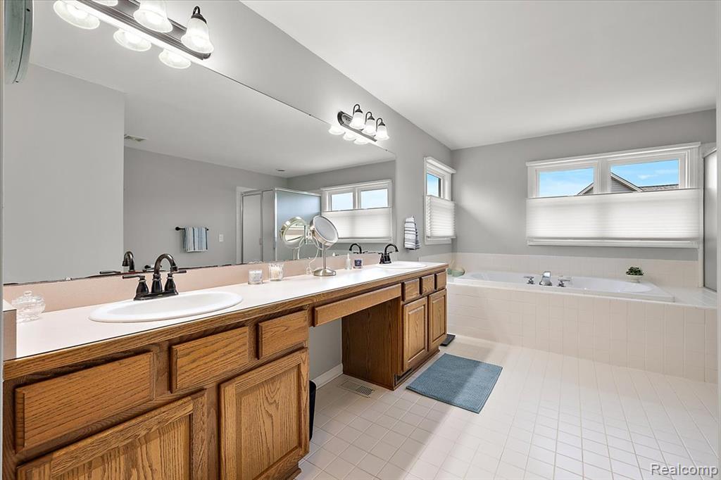 8446 S Shore Drive, Clarkston, MI 48348 — Photo 32
