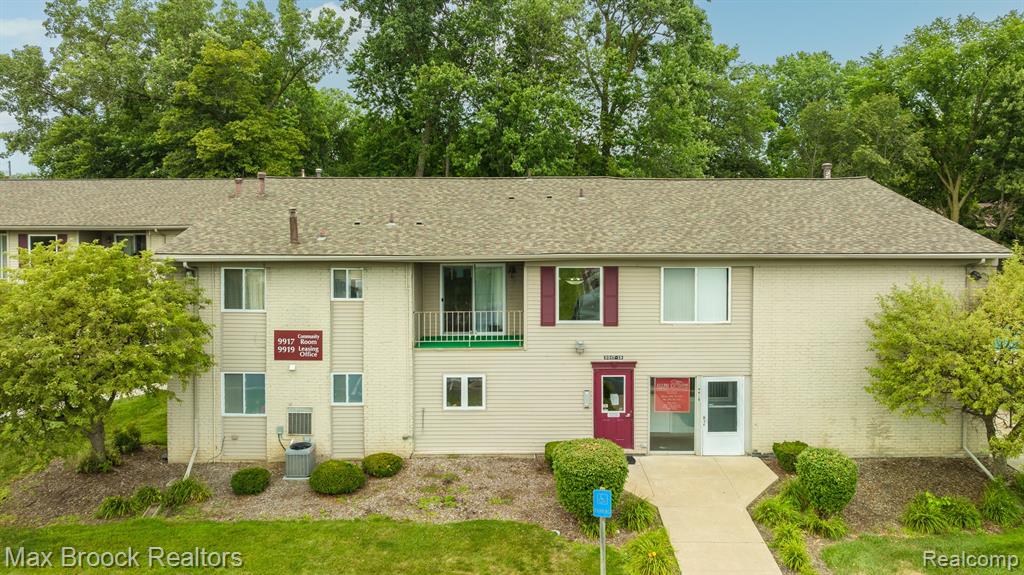 10020 ALLEN POINTE Drive N, 10020, Allen Park, MI 48101 — Photo 2