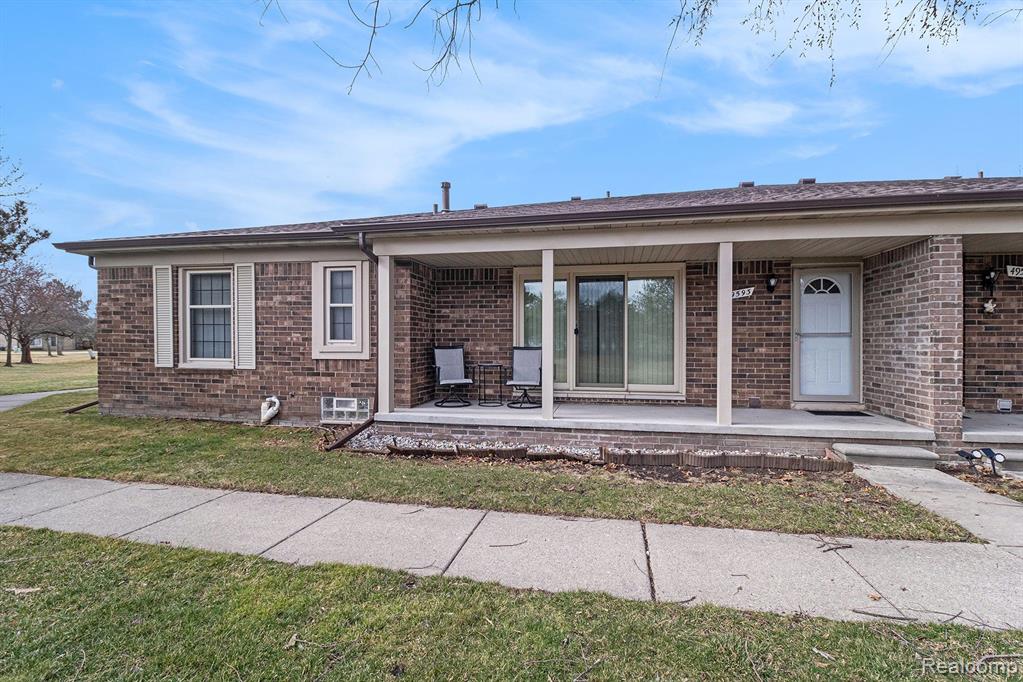 49593 LAUREL HEIGHTS Court, 87, Shelby Twp, MI 48315 — front exterior
