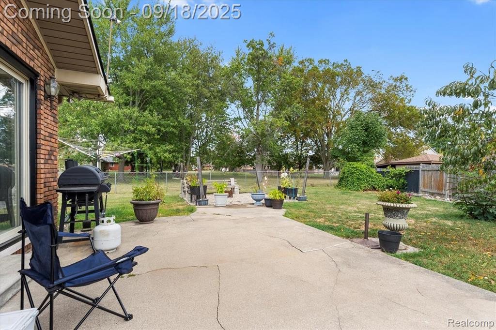 21946 Camille Court, Woodhaven, MI 48183 — Photo 30
