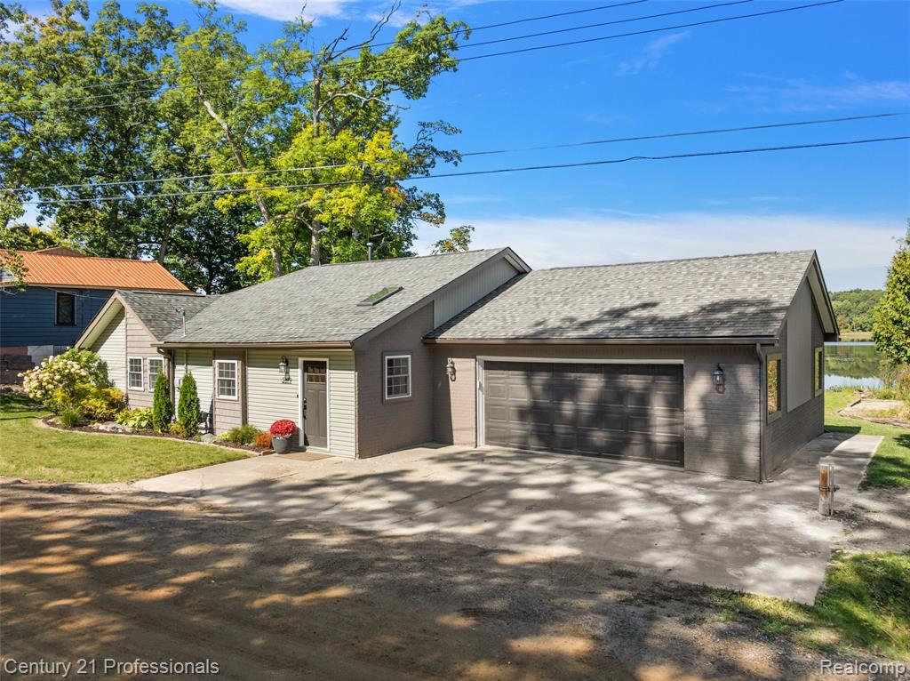 2679 Lakeview Drive, Ortonville, MI 48462 — Photo 49