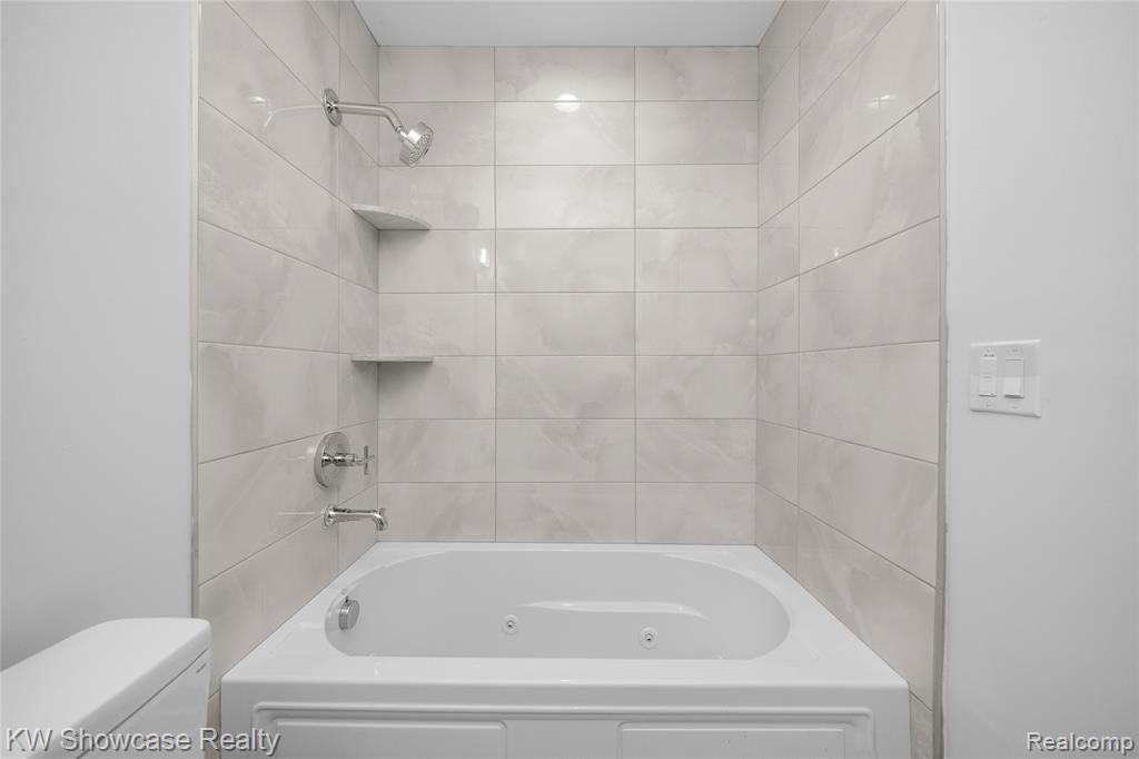 5512 Essex Court, West Bloomfield, MI — Photo 74