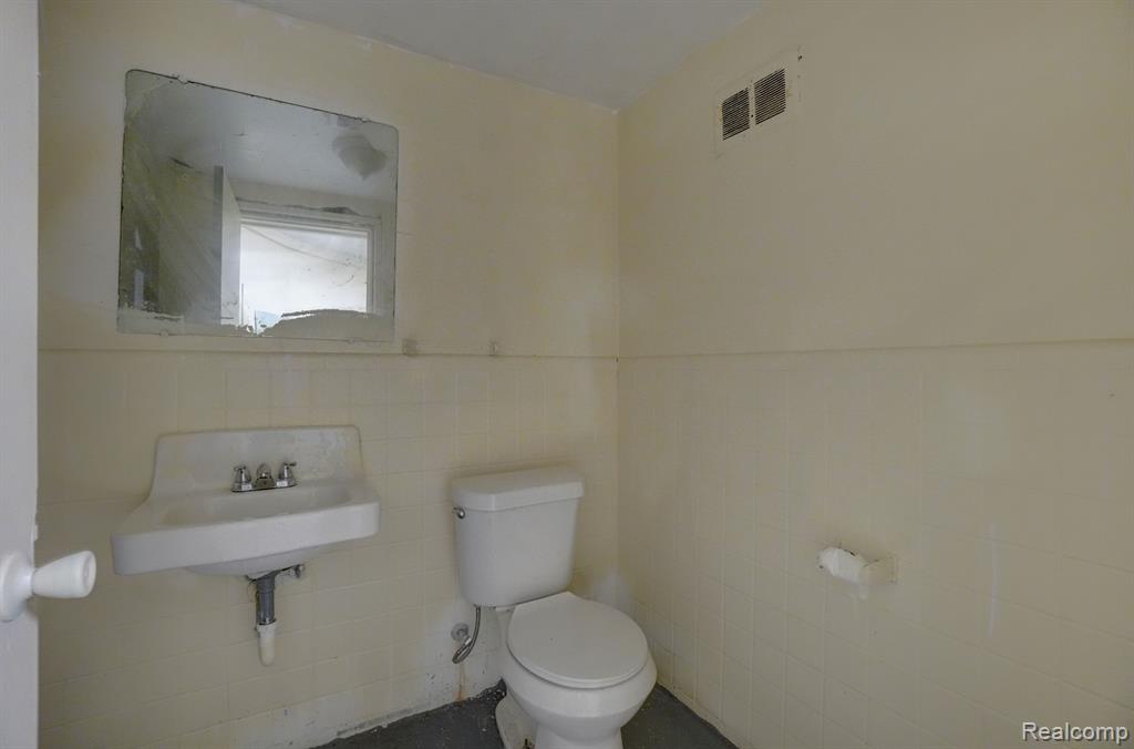 10301 WHITTIER Street, Detroit, MI 48224 — Photo 16
