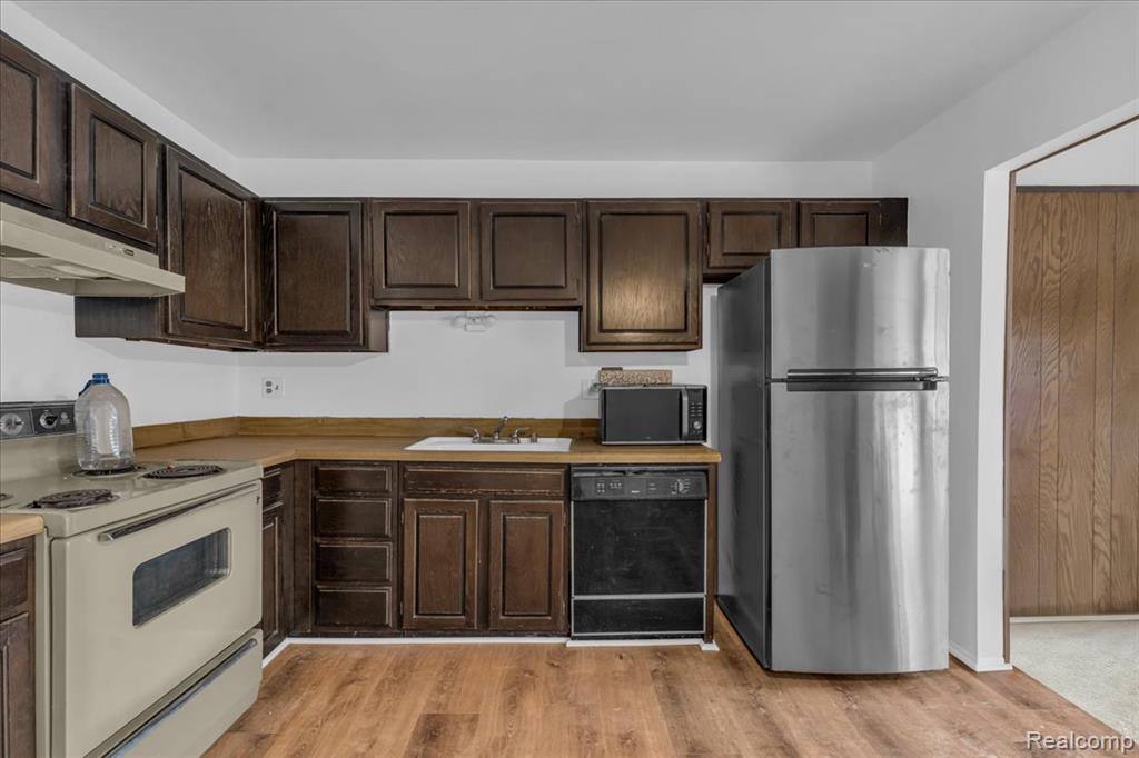 1402 Heritage Drive, Canton, MI 48188 — Photo 9