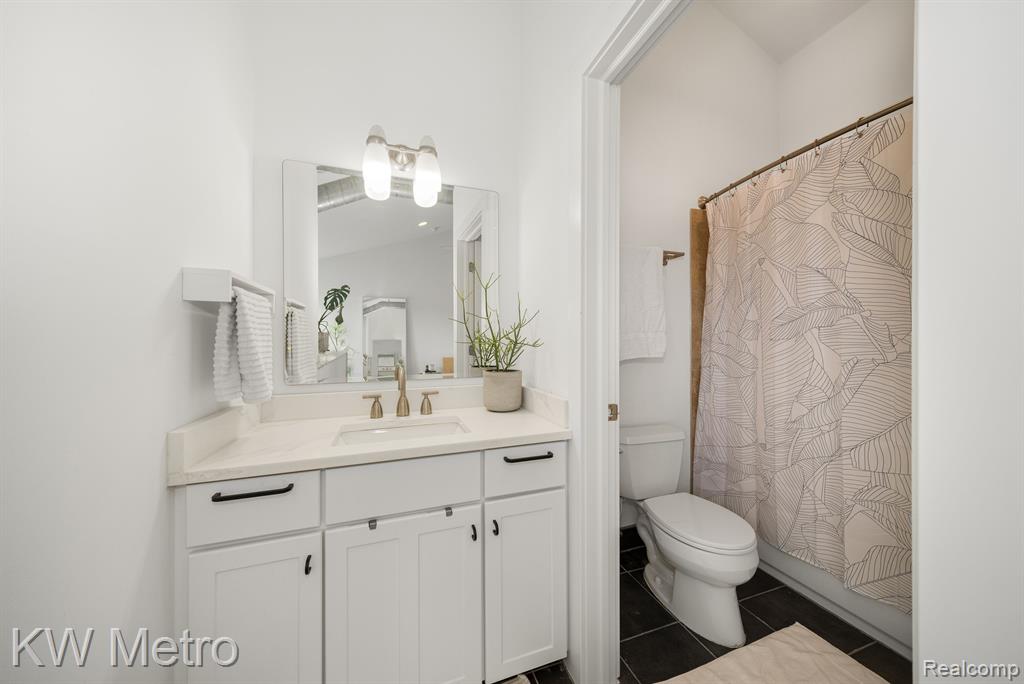 682 W 11 MILE Road, Royal Oak, MI 48067 — Photo 8