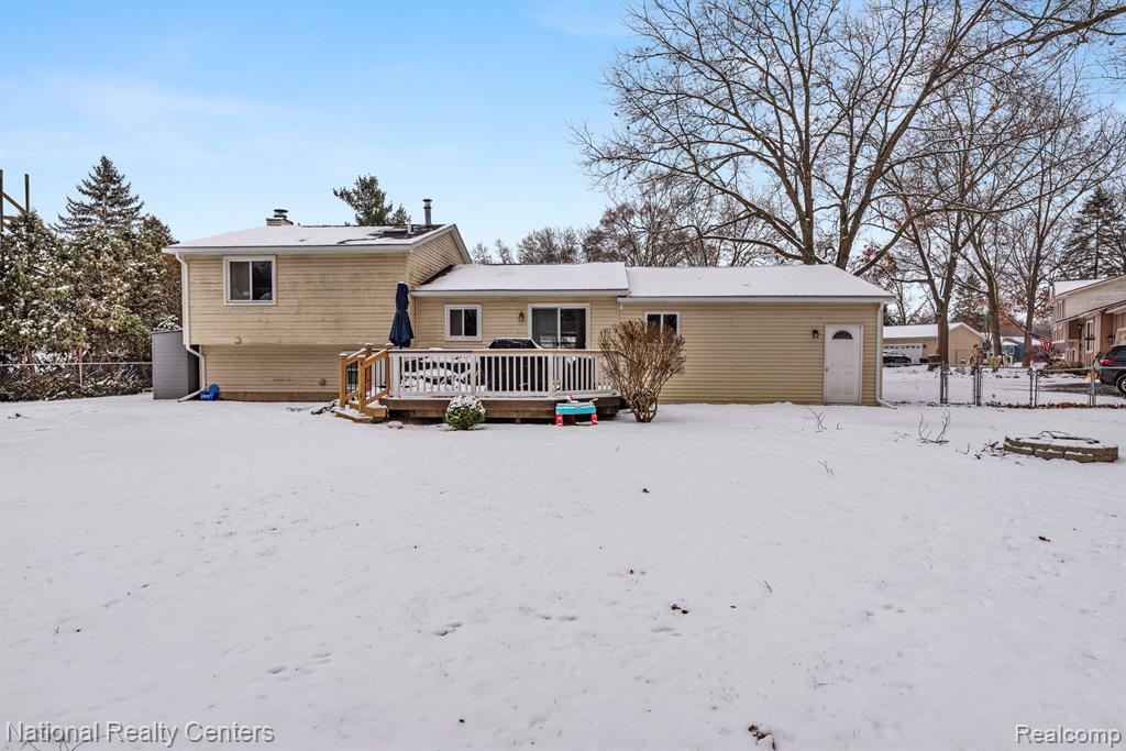 2590 AVERY Court, Wolverine Lake, MI 48390 — Photo 26