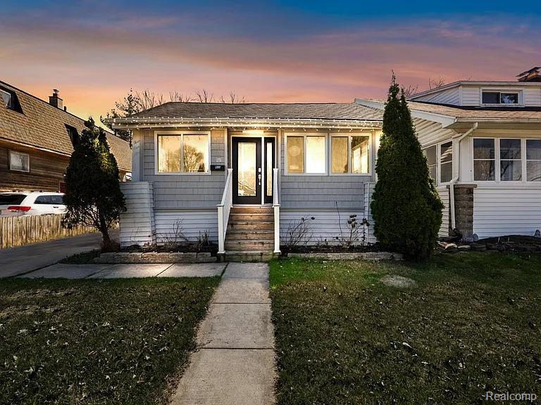 419 W 12 Mile Road, Royal Oak, MI 48073 — Photo 2