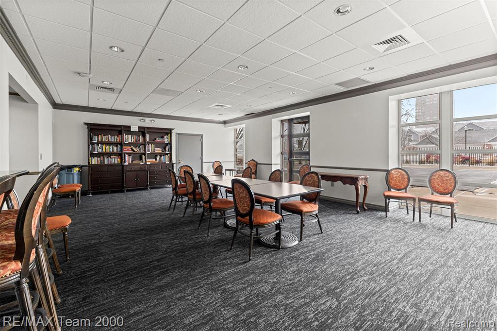 250 E HARBORTOWN Drive, 702, Detroit, MI 48207 — Photo 26