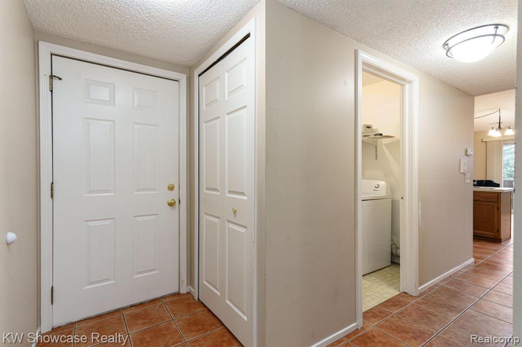 4980 OAK HILL Drive, 66, Waterford, MI 48329 — Photo 8