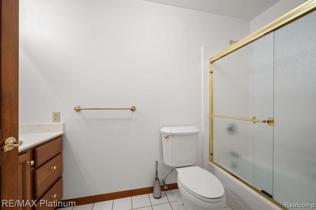 12902 Autumn Ridge Court, Milford, MI 48380 — Photo 31