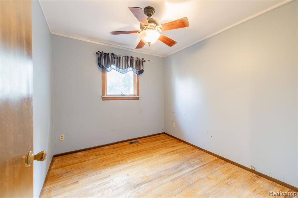 5035 Hillcrest Court, Trenton, MI 48183 — Photo 17