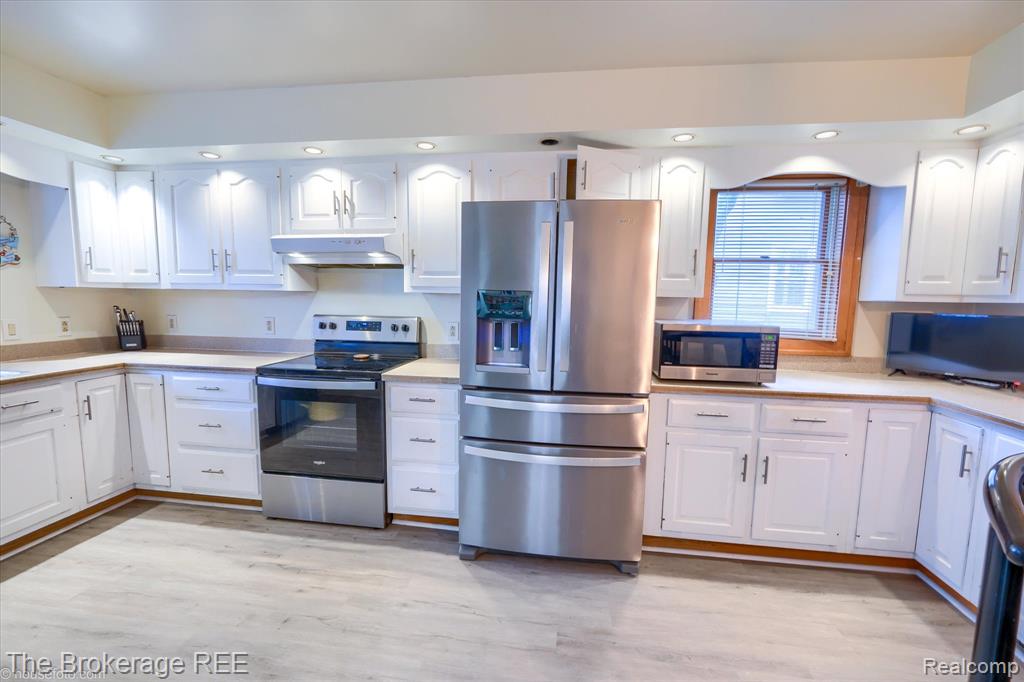 203 Sawyer Street, Grand Blanc, MI 48439 — Photo 16