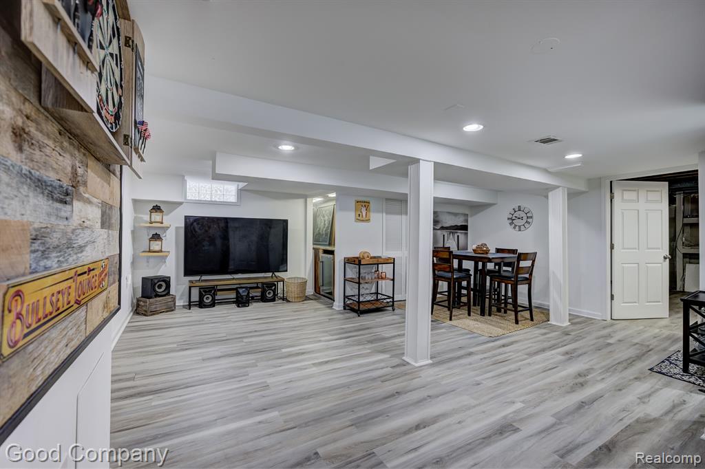 903 ROYAL Avenue, Royal Oak, MI 48073 — Photo 22