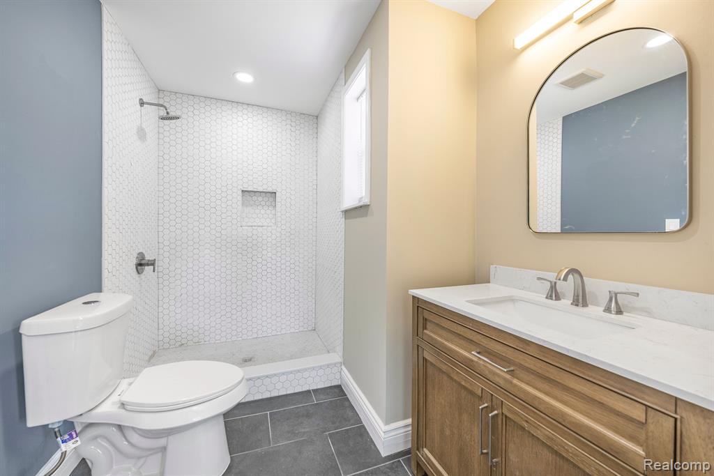 4180 SEMINOLE Street, Detroit, MI 48214 — Photo 21