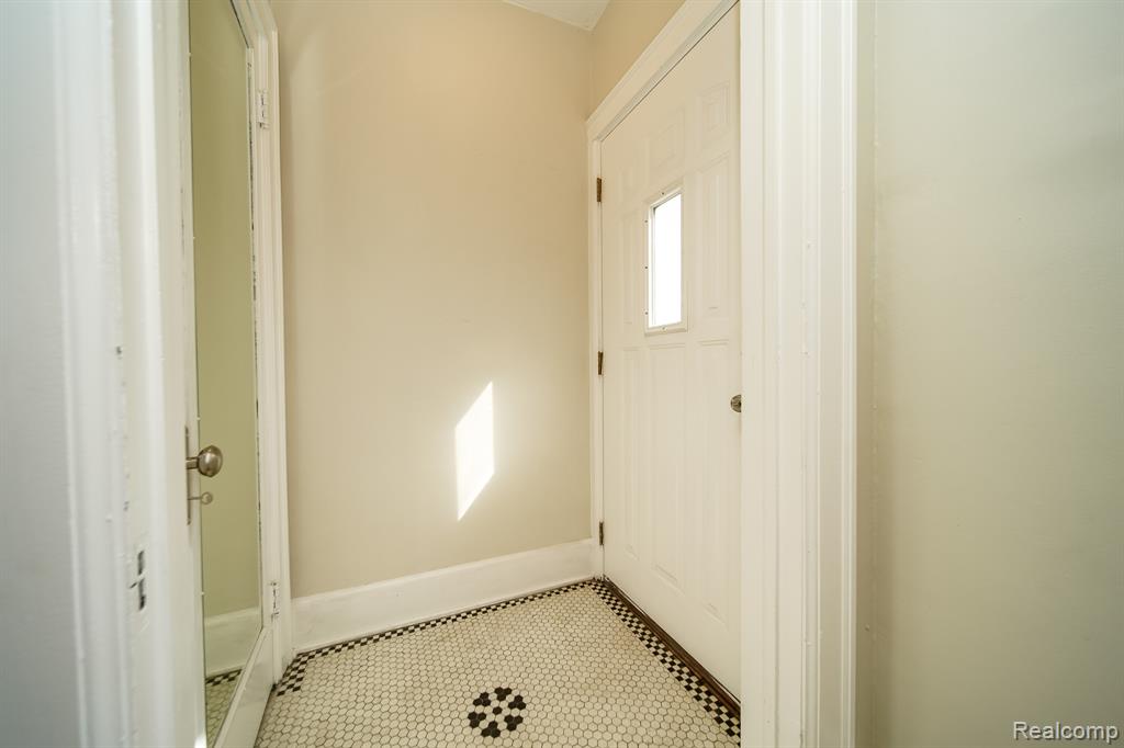 11399 Seminole, Redford, MI 48239 — Photo 9