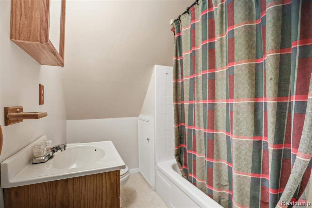 3317 Cheyenne Avenue, Burton, MI 48529 — Photo 20