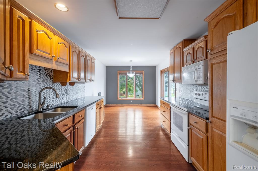 2411 Briar Creek Lane, Burton, MI 48509 — Photo 13