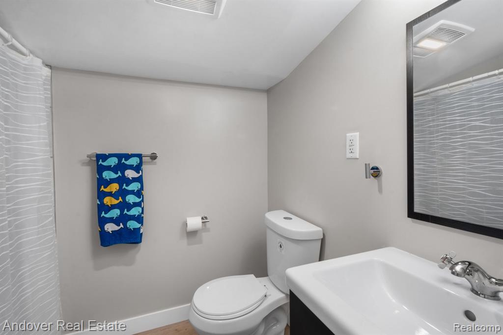 5254 LAKE HARBOR Road, Norton Shores, MI 49441 — Photo 20