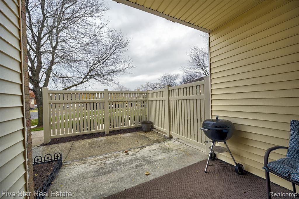 61051 Greenwood Drive, South Lyon, MI 48178 — Photo 36