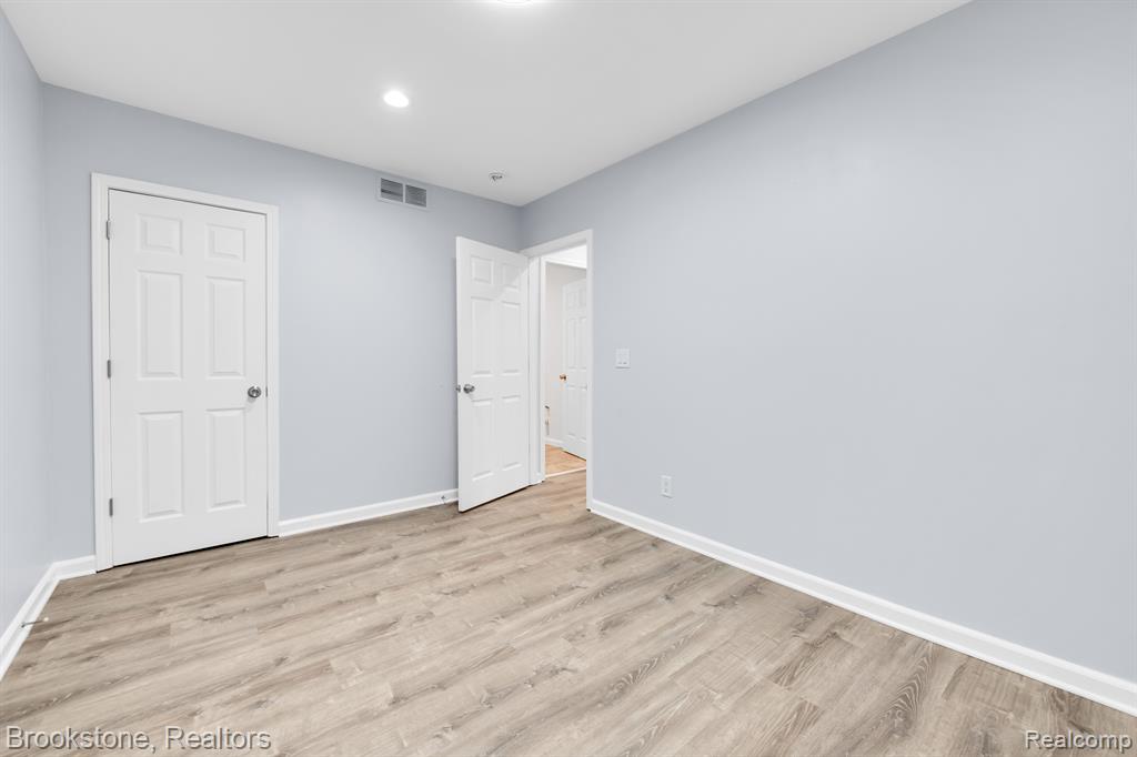 8228 OAK PARK Boulevard, Oak Park, MI 48237 — Photo 11