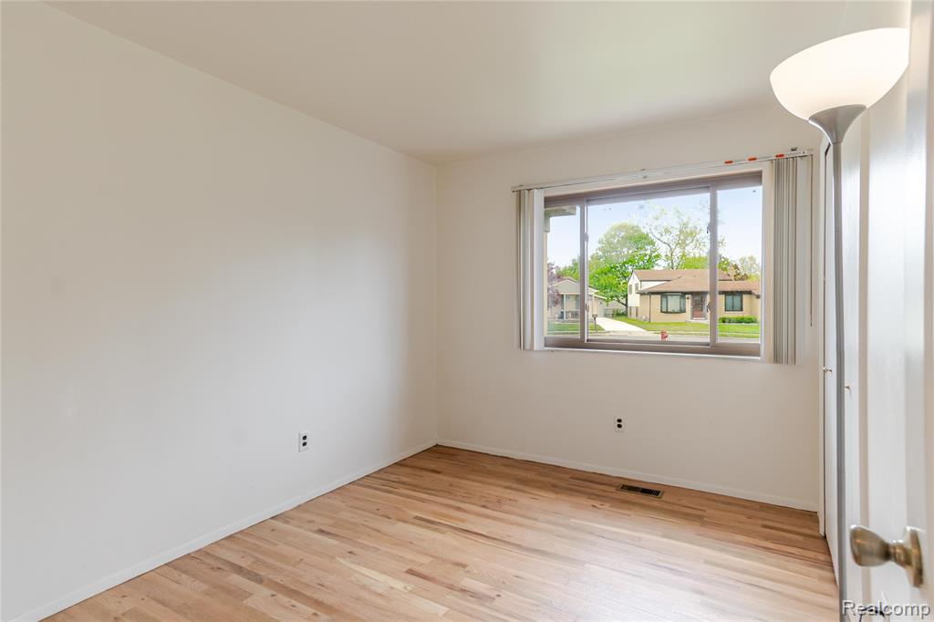32373 Hampton Court, Fraser, MI 48026 — Photo 13