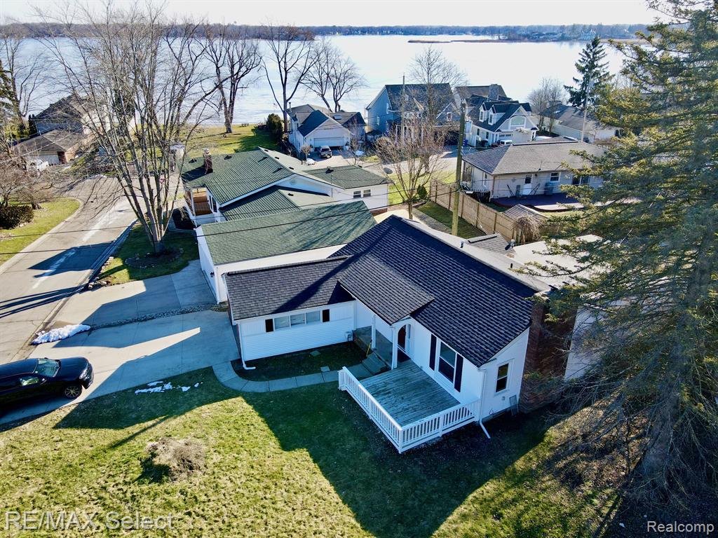 570 SHOREVIEW Drive, Waterford, MI 48328 — Photo 2