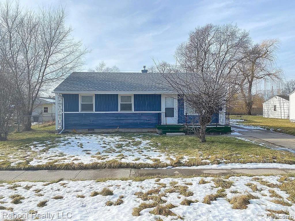 611 S 24th Street, Saginaw, MI 48601 — front exterior