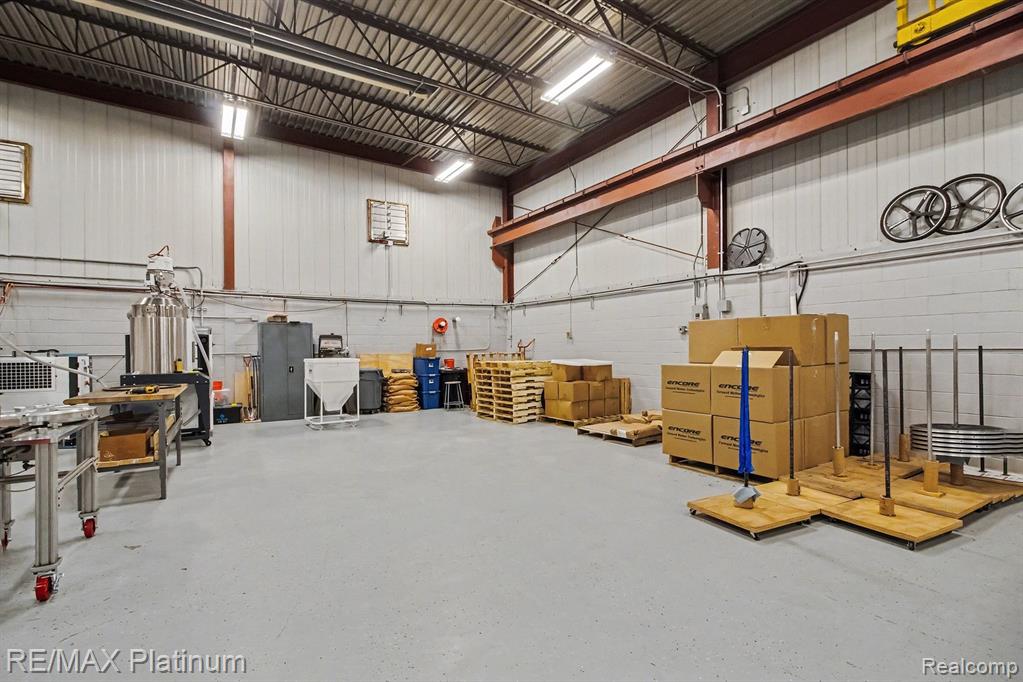 1200 HOLDEN AVENUE, Milford, MI, 48381