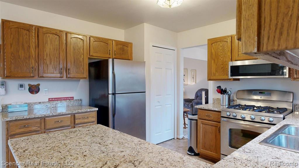 6350 Waldon Woods Drive, Clarkston, MI — Photo 30