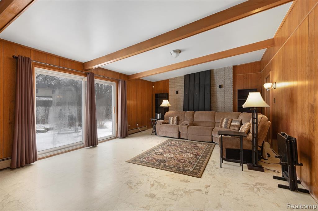 25376 Lyncastle Street, Farmington, MI, 48336