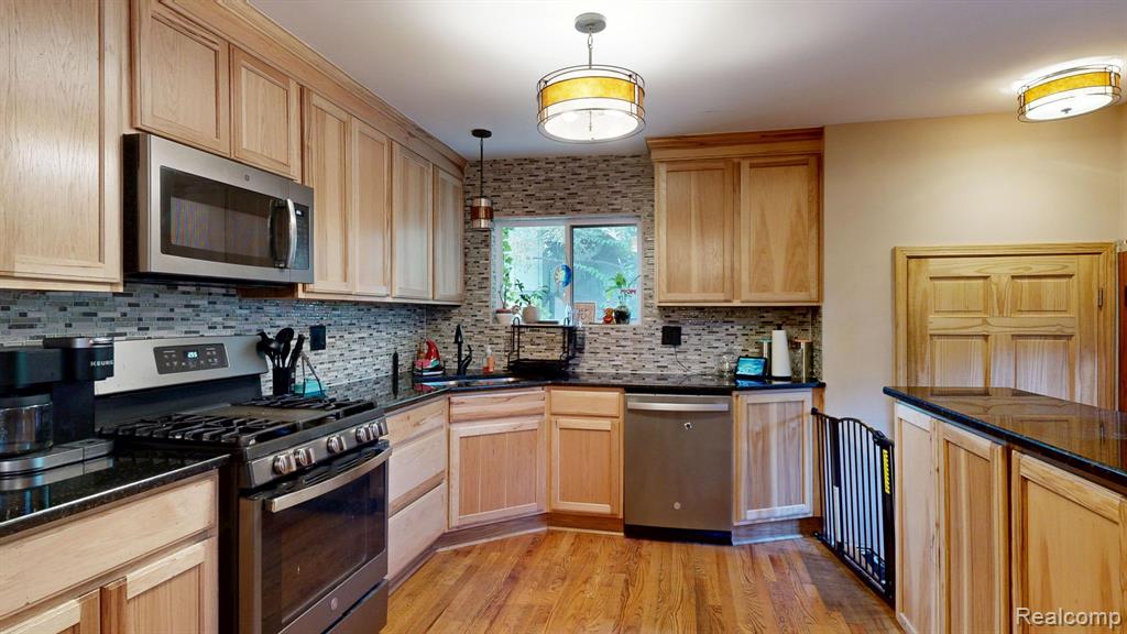 206 Wellington Crescent, Mount Clemens, MI 48043 — Photo 15