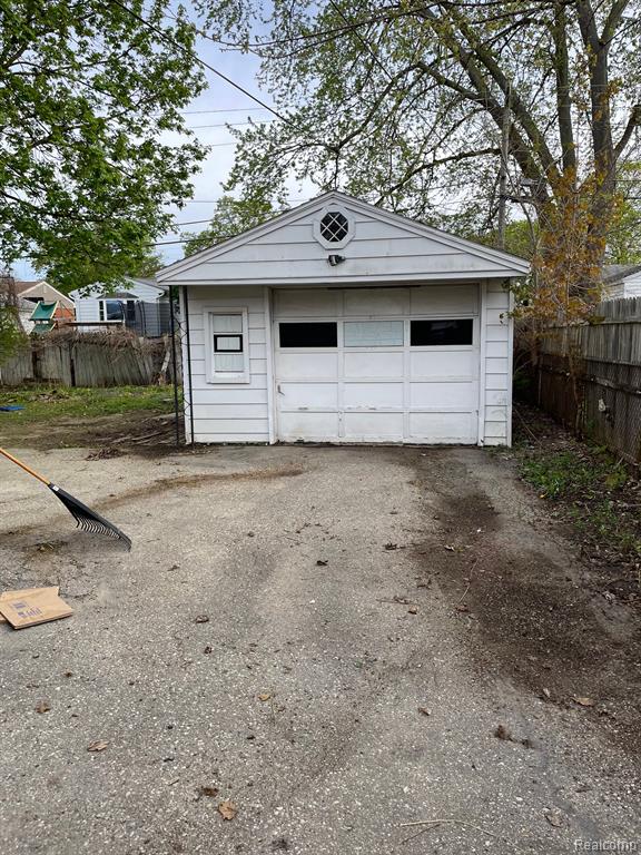 902 DELL Avenue, Flint, MI 48507 — Photo 2