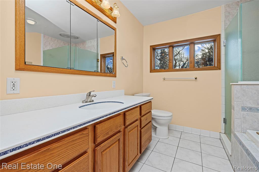 28615 Bloomfield Drive, Lathrup Village, MI 48076 — Photo 34