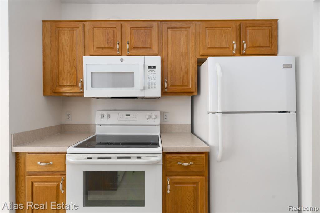 10200 Hawthorne Circle, Goodrich Vlg, MI — Photo 11