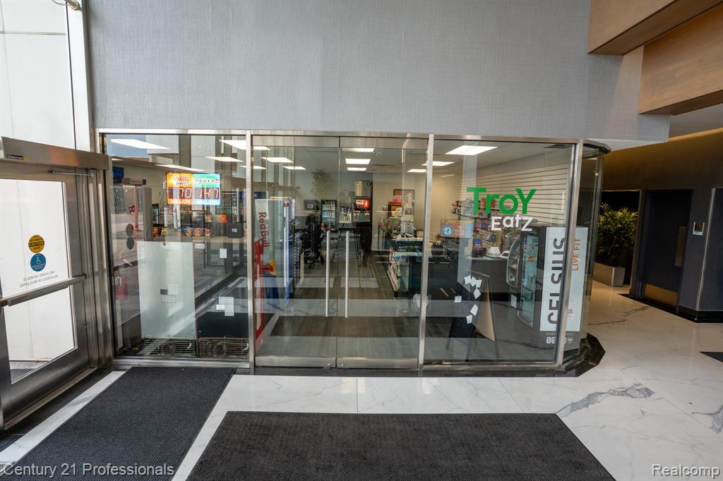 888 W Big Beaver - Troy Eatz Road, 112, Troy, MI 48084