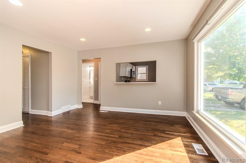 845 E 14 MILE Road, Birmingham, MI 48009 — Photo 2