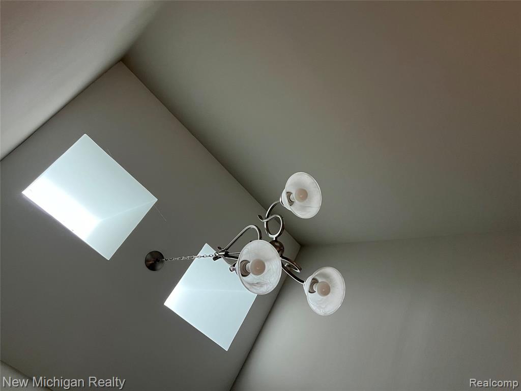 5658 DRAKE HOLLOW Drive E, West Bloomfield, MI — Photo 29