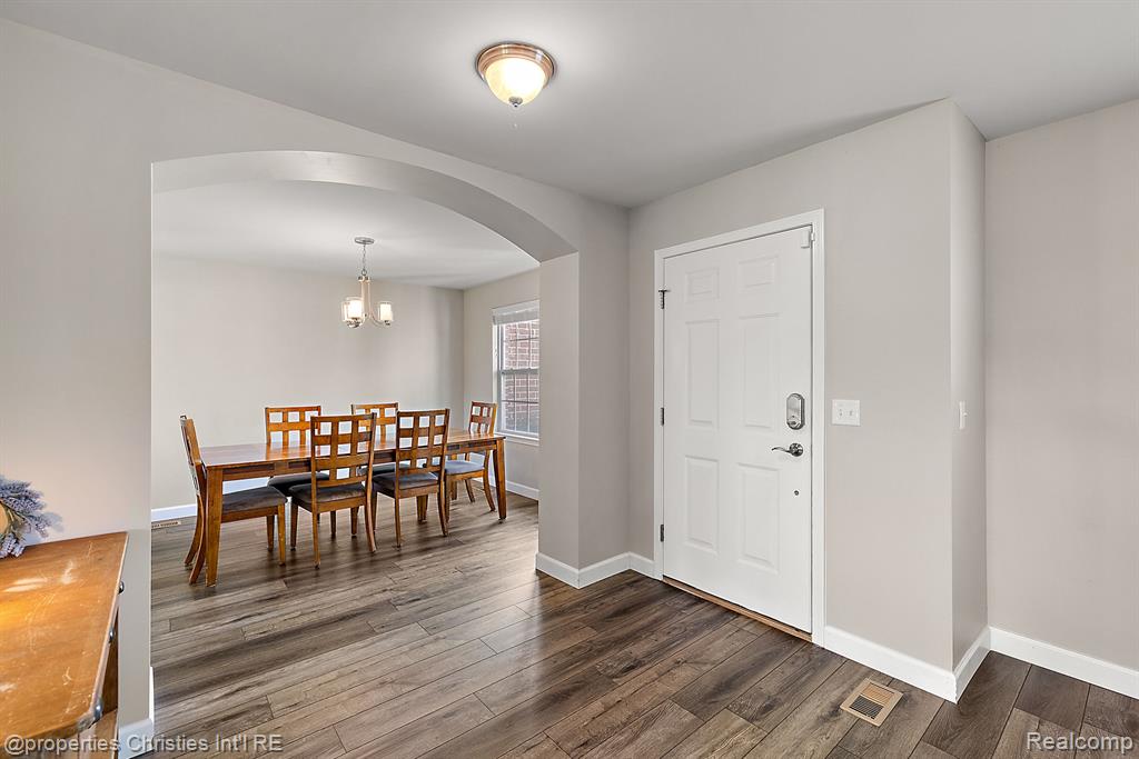 61171 SADDLECREEK Drive, South Lyon, MI 48178 — Photo 8