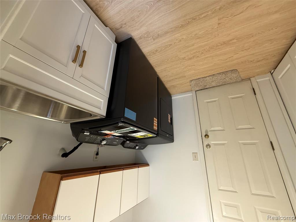 7352 MEADOWRIDGE Circle, West Bloomfield, MI — Photo 15